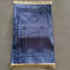 Alfombra de rezo con almohada - azul Detalle de la almohada acolchada integrada en la sajjada para rodillas