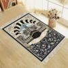 Alfombra de rezo islamica - Meca (1) Alfombra de rezo artística con diseño decorativo de La Meca extendida en salón
