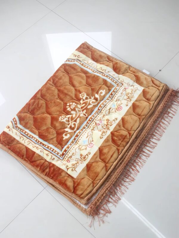 Alfombrilla de rezo Islam - Simples (1) Alfombra de Rezo de Colores — Sajjada Vibrante en Múltiples Tonos