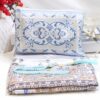 Alfombrilla de rezo islam AZUL Alfombra de rezo enrollada lista para transportar, sobre fondo blanco