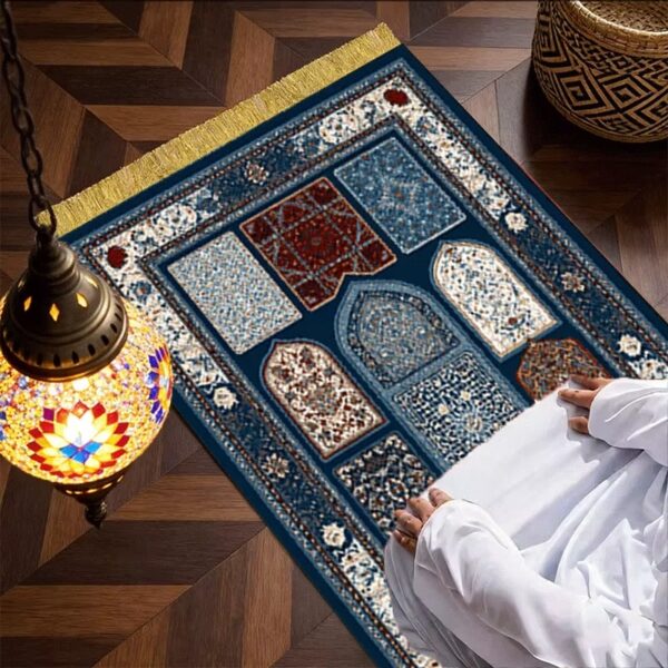 Alfombrilla de rezo islamica - estilo arabe (4) Detalle de motivos geométricos islámicos y arabescos de la sajjada árabe